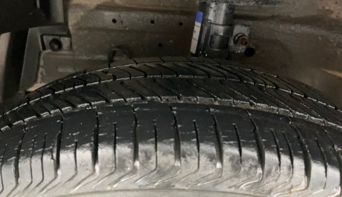 2016 Maruti Swift LXI (O), Petrol, Manual, 23,163 km, Left Front Tyre Tread