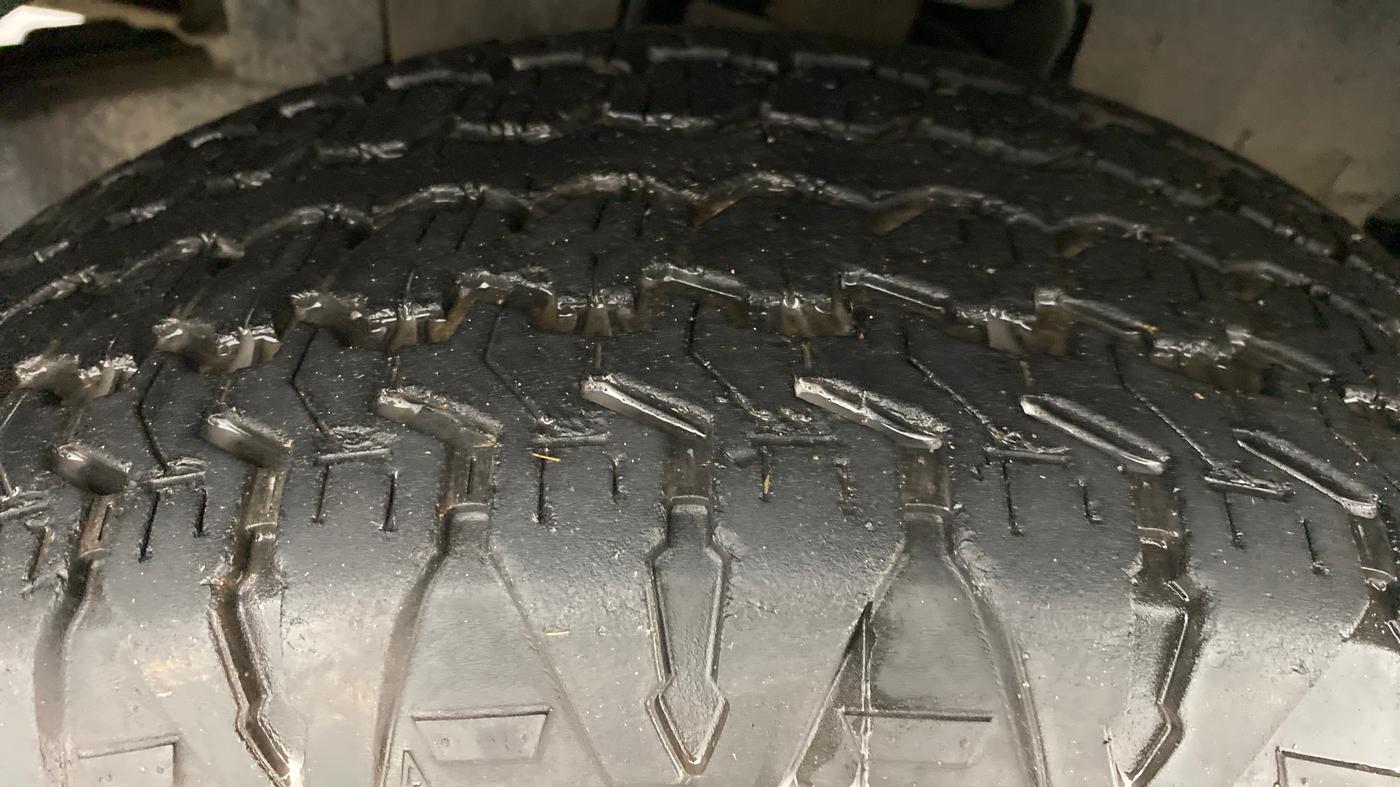 2014 Mahindra Scorpio S10, Diesel, Manual, 80,088 km, Right Front Tyre Tread
