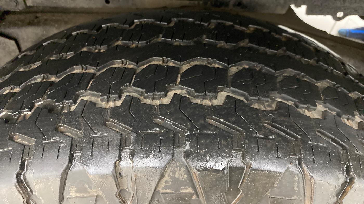 2014 Mahindra Scorpio S10, Diesel, Manual, 80,088 km, Left Rear Tyre Tread