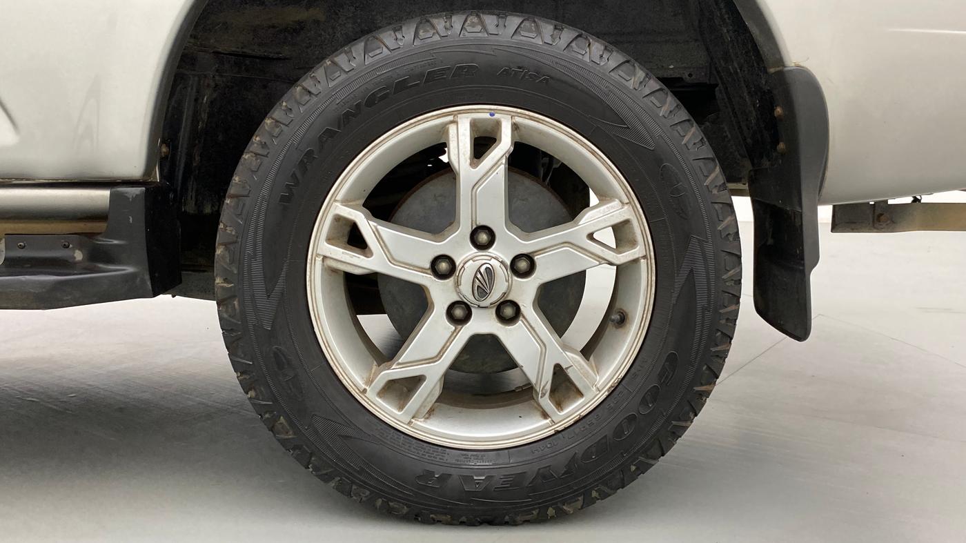 2014 Mahindra Scorpio S10, Diesel, Manual, 80,088 km, Left Rear Wheel