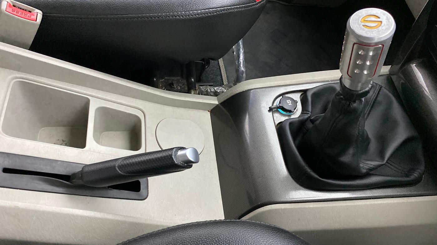 2014 Mahindra Scorpio S10, Diesel, Manual, 80,088 km, Gear Lever