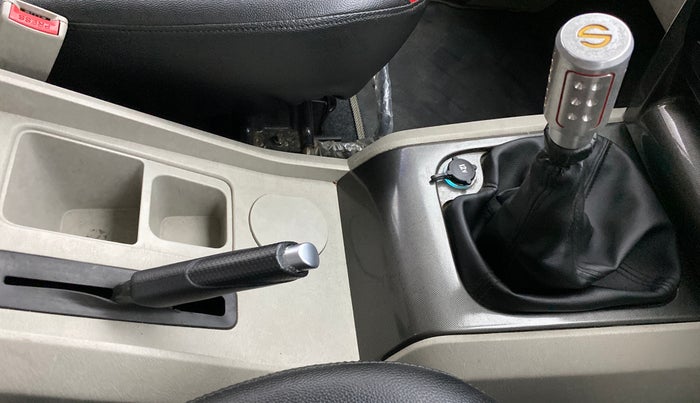 2014 Mahindra Scorpio S10, Diesel, Manual, 80,088 km, Gear Lever