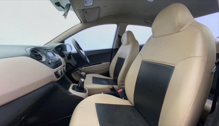 2015 Hyundai Xcent S 1.2 OPT, Petrol, Manual, 1,61,643 km, Right Side Front Door Cabin