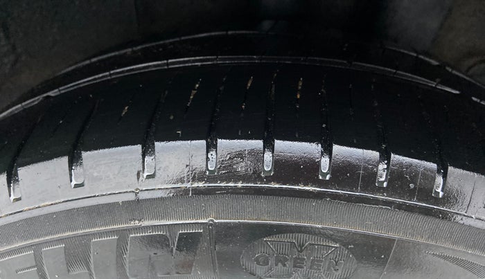 2015 Hyundai Xcent S 1.2 OPT, Petrol, Manual, 1,61,643 km, Right Front Tyre Tread