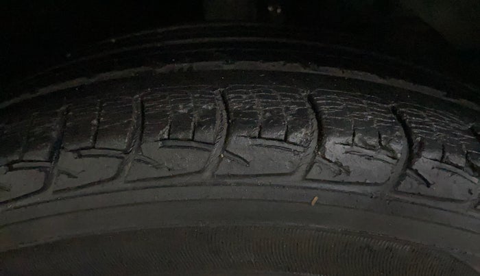 2017 Maruti Baleno DELTA PETROL 1.2, Petrol, Manual, 55,054 km, Right Front Tyre Tread