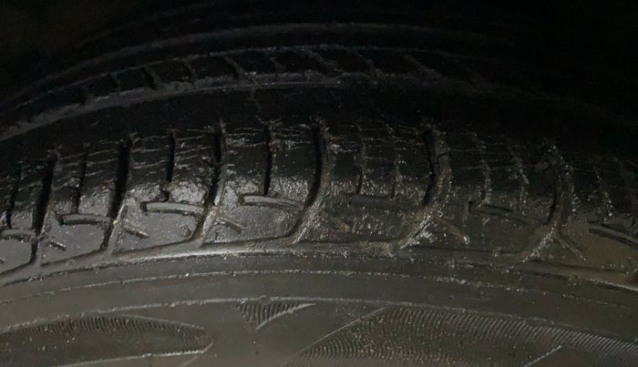 2017 Maruti Baleno DELTA PETROL 1.2, Petrol, Manual, 55,054 km, Left Front Tyre Tread