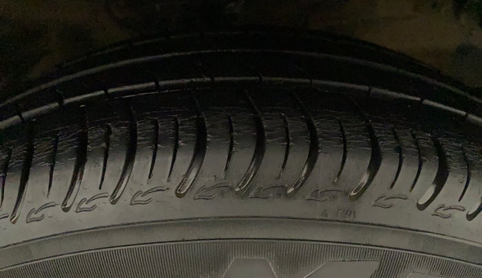 2020 Maruti S PRESSO VXI CNG, CNG, Manual, 26,321 km, Right Front Tyre Tread
