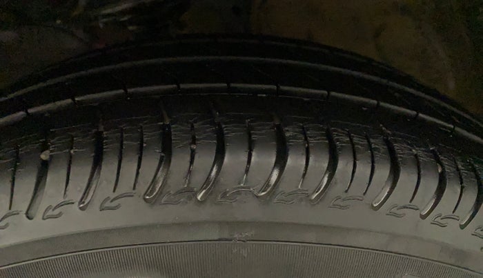 2020 Maruti S PRESSO VXI CNG, CNG, Manual, 26,321 km, Left Front Tyre Tread