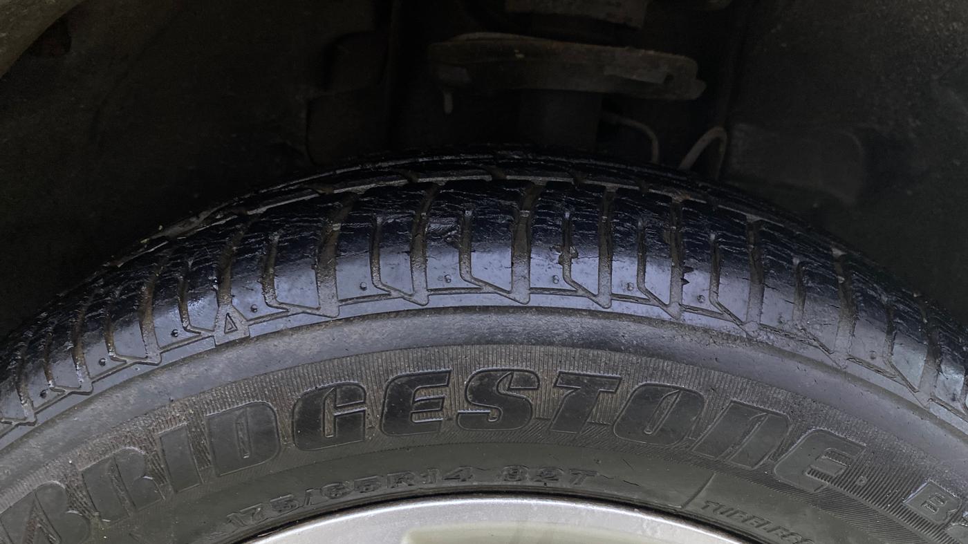 2016 Tata Tiago XZ PETROL, Petrol, Manual, 11,671 km, Right Front Tyre Tread