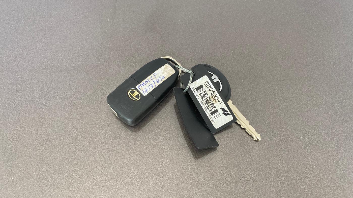 2016 Tata Tiago XZ PETROL, Petrol, Manual, 11,671 km, Key Close Up