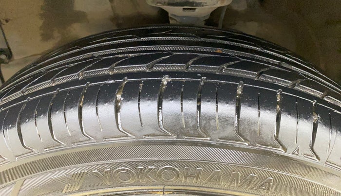 2015 Maruti Wagon R 1.0 VXI, Petrol, Manual, 98,766 km, Left Front Tyre Tread