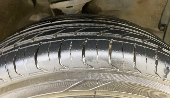 2015 Maruti Wagon R 1.0 VXI, Petrol, Manual, 98,766 km, Right Front Tyre Tread