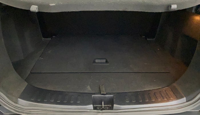 2020 Tata Harrier XT PLUS 2.0L KRYOTEC, Diesel, Manual, 95,400 km, Boot Inside