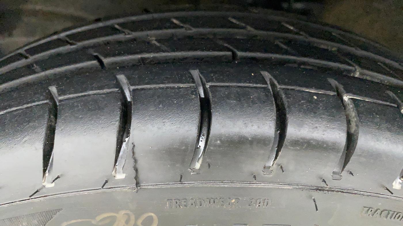 2012 Maruti Wagon R 1.0 LXI, Petrol, Manual, 35,307 km, Left Front Tyre Tread