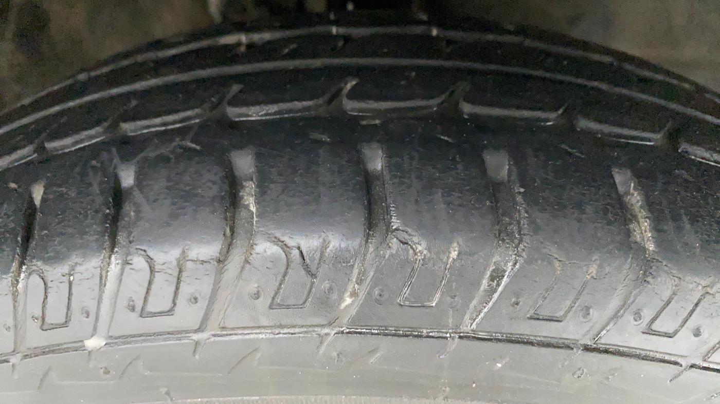 2012 Maruti Wagon R 1.0 LXI, Petrol, Manual, 35,307 km, Right Front Tyre Tread