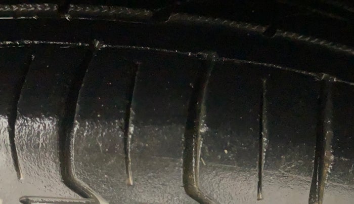 2012 Hyundai i10 SPORTZ 1.2, Petrol, Manual, 42,334 km, Right Front Tyre Tread