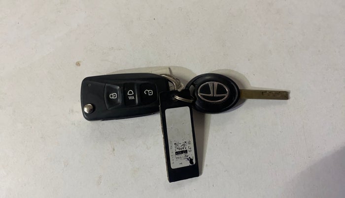 2023 Tata ALTROZ XM PLUS SUNROOF, Petrol, Manual, 23,443 km, Key Close Up