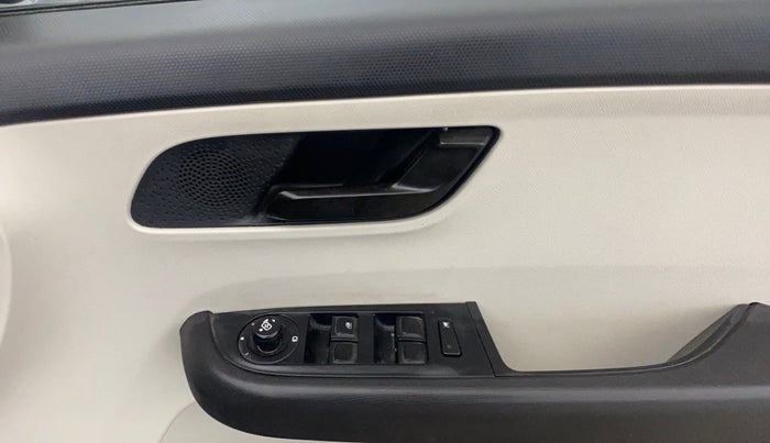 2023 Tata ALTROZ XM PLUS SUNROOF, Petrol, Manual, 23,443 km, Driver Side Door Panels Control