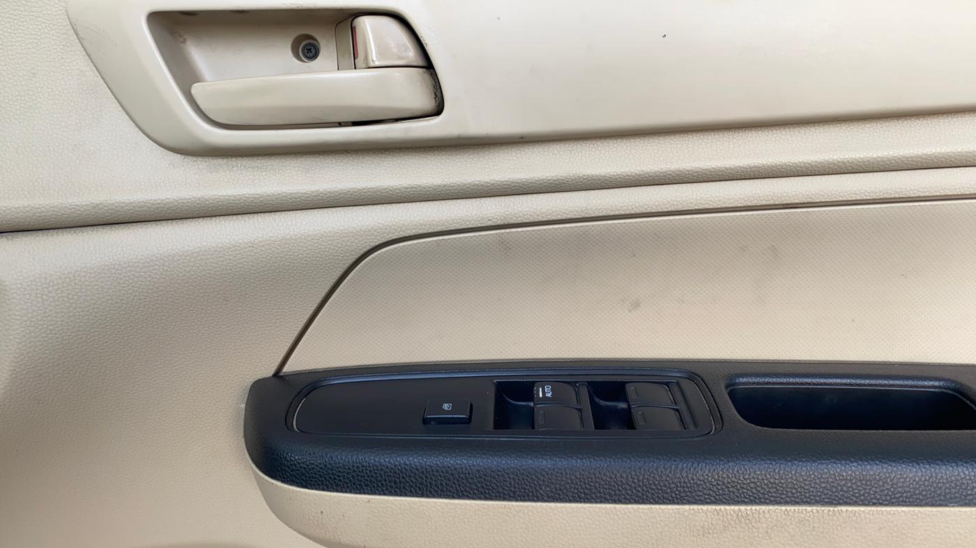 2020 Honda Amaze 1.2L I-VTEC E, Petrol, Manual, 42,124 km, Driver Side Door Panels Control