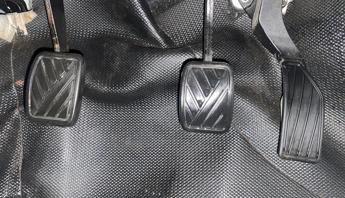 2016 Maruti Swift VXI, Petrol, Manual, 62,041 km, Pedals