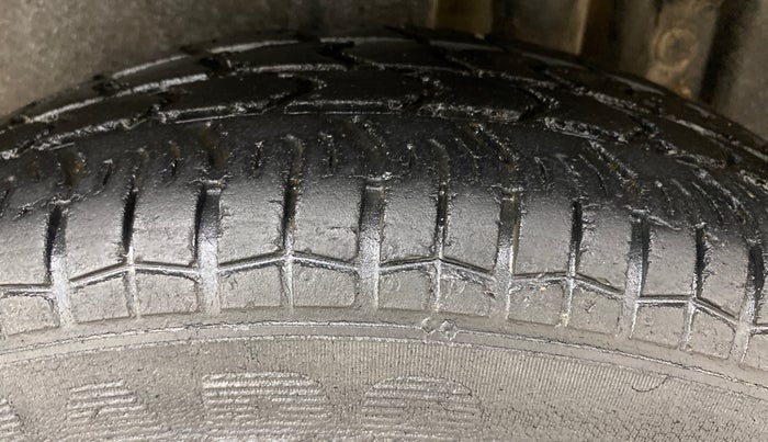 2016 Maruti Swift VXI, Petrol, Manual, 62,041 km, Left Rear Tyre Tread