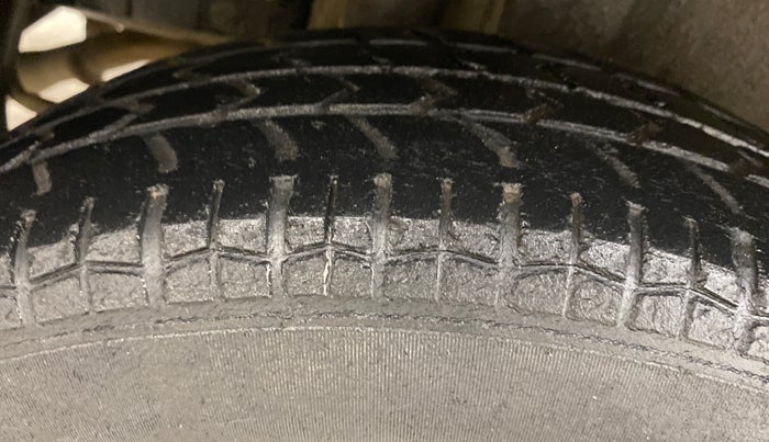 2016 Maruti Swift VXI, Petrol, Manual, 62,041 km, Right Rear Tyre Tread