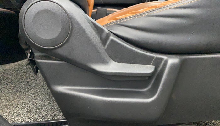 2019 Maruti New Wagon-R ZXI 1.2, CNG, Manual, 74,843 km, Driver Side Adjustment Panel