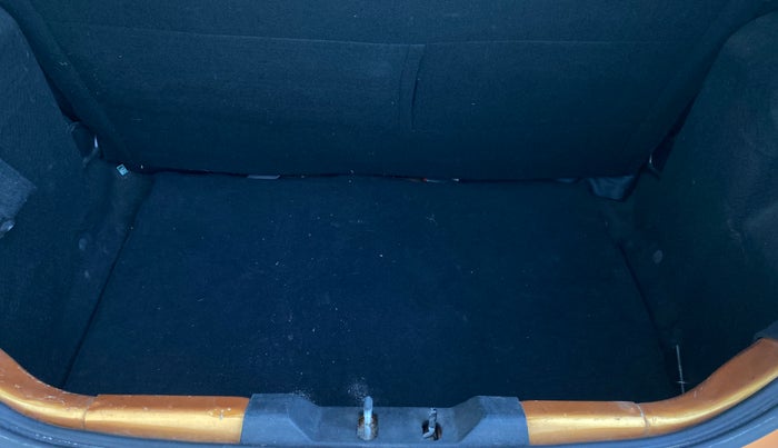 2016 Tata Tiago XZ PETROL, Petrol, Manual, 26,162 km, Boot Inside