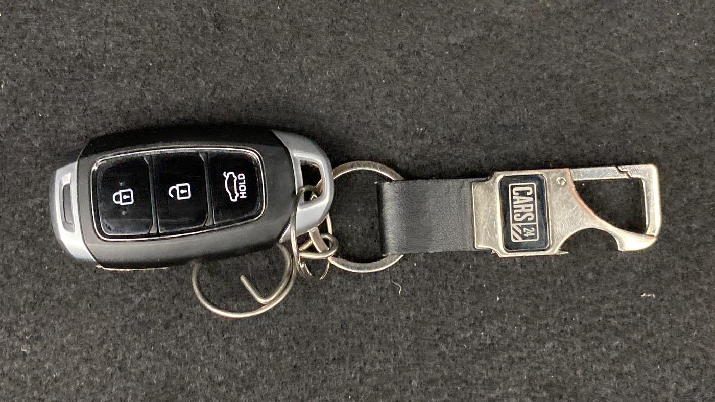 2019 Hyundai Verna 1.6 SX VTVT AT (O), Petrol, Automatic, 45,066 km, Key Close Up