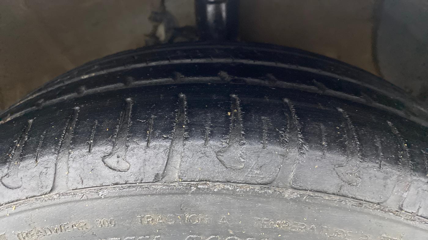 2019 Hyundai Xcent S AT 1.2, Petrol, Automatic, 37,815 km, Right Front Tyre Tread