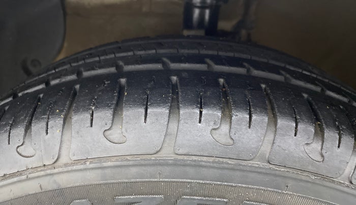 2019 Hyundai Xcent S AT 1.2, Petrol, Automatic, 37,815 km, Left Front Tyre Tread