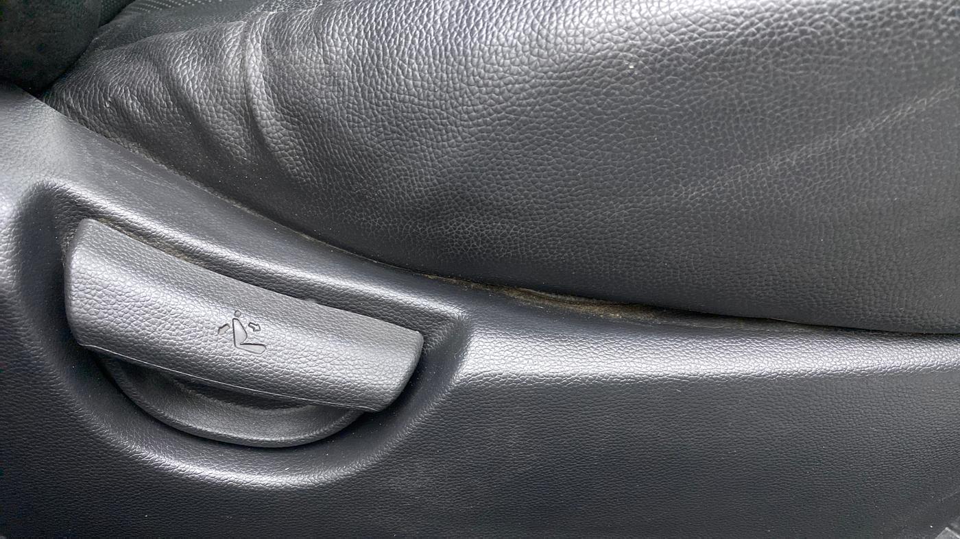2019 Hyundai Xcent S AT 1.2, Petrol, Automatic, 37,815 km, Driver Side Adjustment Panel