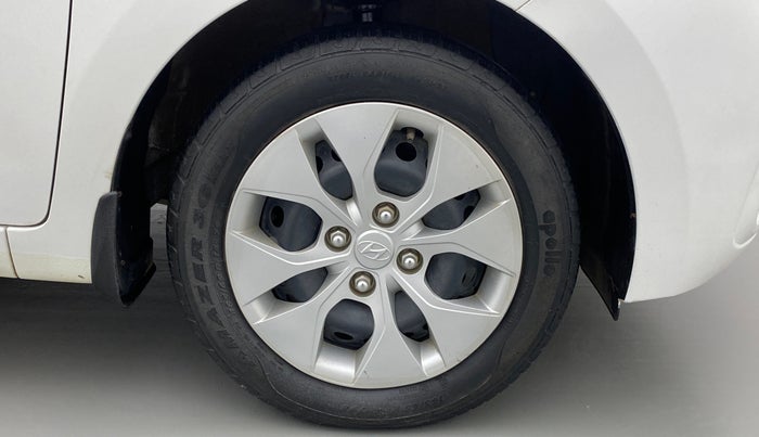 2019 Hyundai Xcent S AT 1.2, Petrol, Automatic, 37,815 km, Right Front Wheel