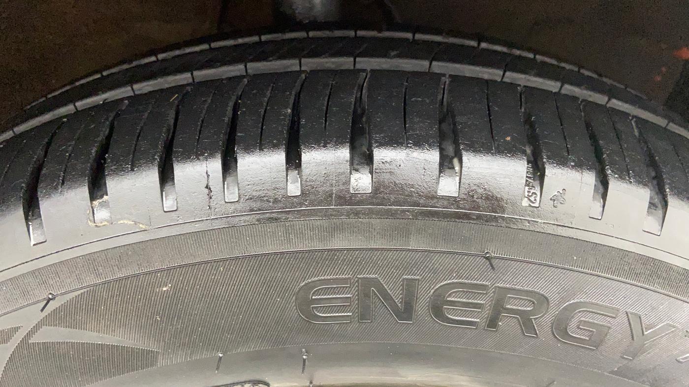 2010 Maruti Ritz VXI ABS, Petrol, Manual, 1,43,381 km, Right Front Tyre Tread