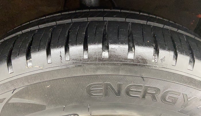 2010 Maruti Ritz VXI ABS, Petrol, Manual, 1,43,381 km, Right Front Tyre Tread