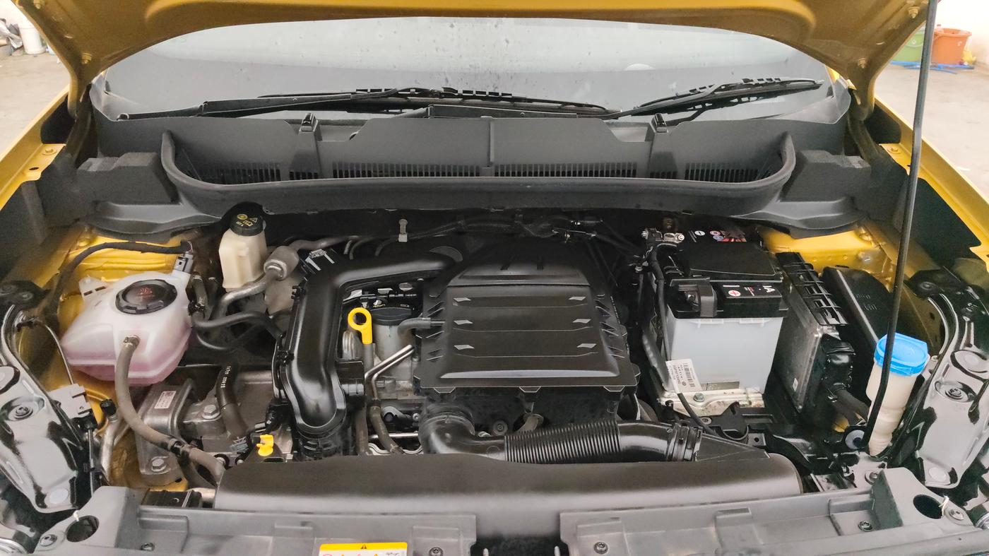 2022 Volkswagen TAIGUN TOPLINE 1.0 TSI AT, Petrol, Automatic, 28,405 km, Engine View
