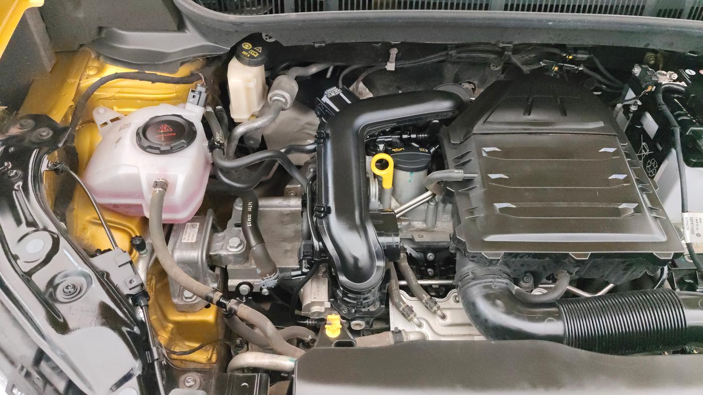 2022 Volkswagen TAIGUN TOPLINE 1.0 TSI AT, Petrol, Automatic, 28,405 km, Engine View - Right