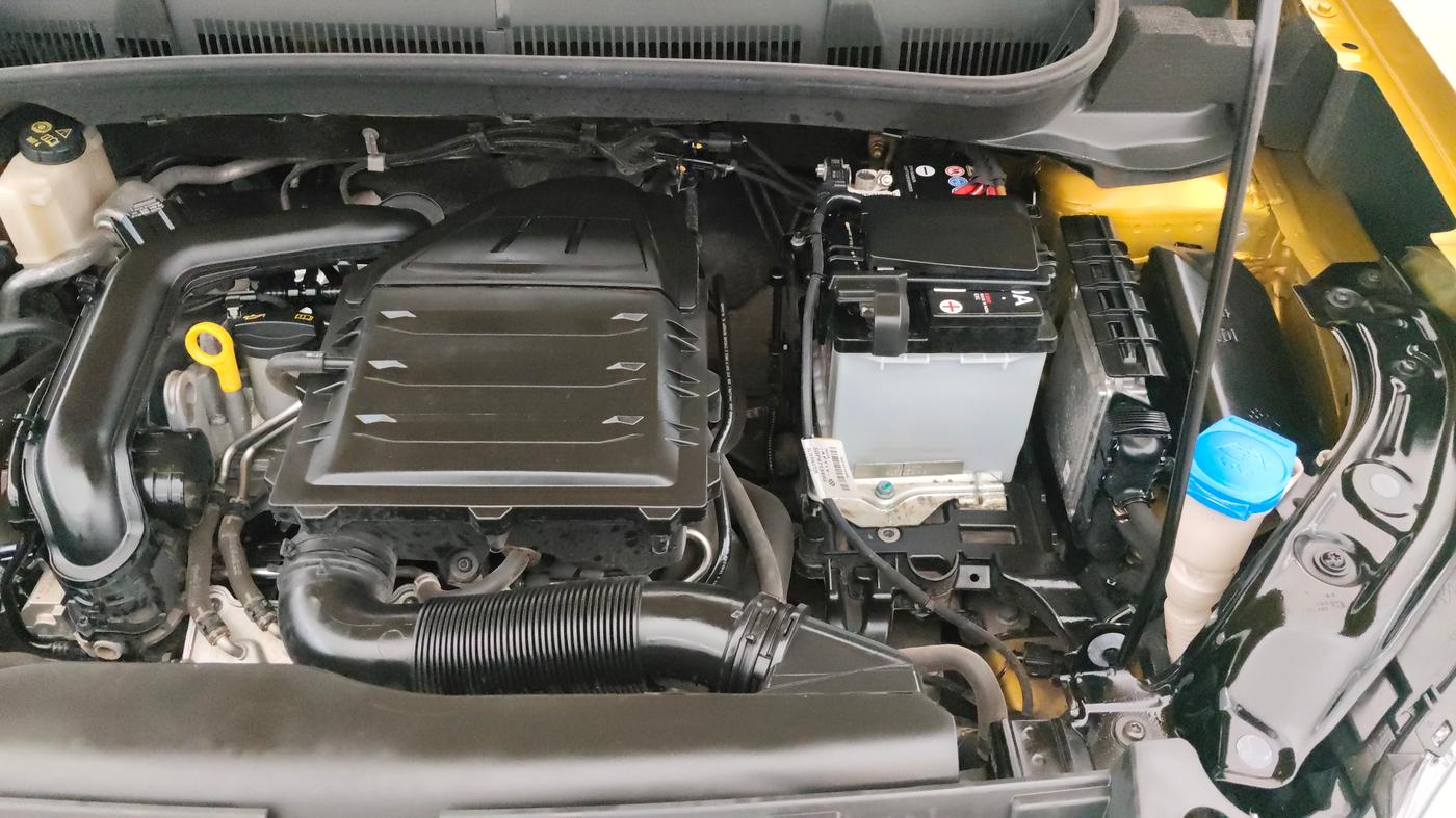 2022 Volkswagen TAIGUN TOPLINE 1.0 TSI AT, Petrol, Automatic, 28,405 km, Engine View - Left