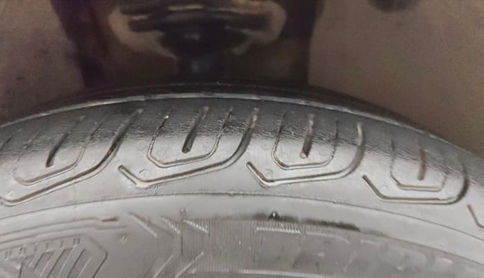 2022 Volkswagen TAIGUN TOPLINE 1.0 TSI AT, Petrol, Automatic, 28,405 km, Right Front Tyre Tread