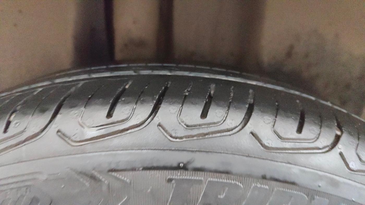 2022 Volkswagen TAIGUN TOPLINE 1.0 TSI AT, Petrol, Automatic, 28,405 km, Right Rear Tyre Tread