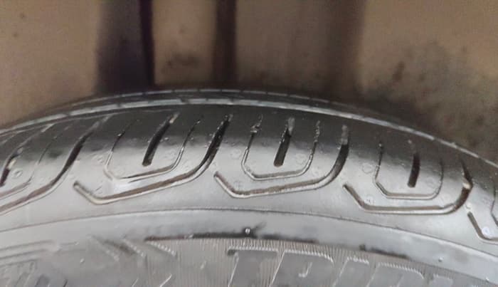 2022 Volkswagen TAIGUN TOPLINE 1.0 TSI AT, Petrol, Automatic, 28,405 km, Right Rear Tyre Tread