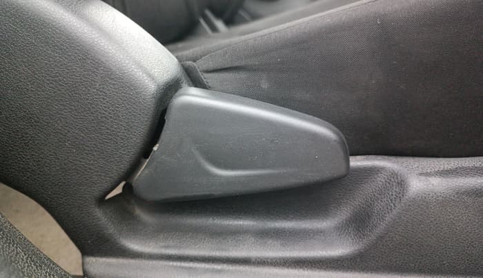 2019 Renault Kwid RXT 1.0 (O), Petrol, Manual, 57,054 km, Driver Side Adjustment Panel
