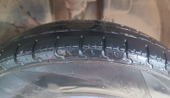 2019 Renault Kwid RXT 1.0 (O), Petrol, Manual, 57,054 km, Right Front Tyre Tread