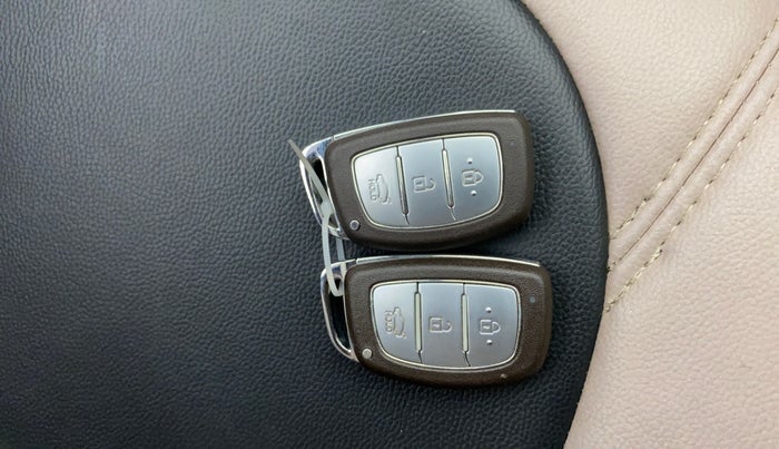 2016 Hyundai Grand i10 ASTA 1.2 KAPPA VTVT, Petrol, Manual, 60,477 km, Key Close Up