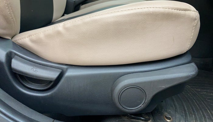 2016 Hyundai Grand i10 ASTA 1.2 KAPPA VTVT, Petrol, Manual, 60,477 km, Driver Side Adjustment Panel