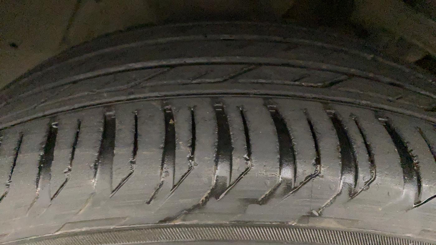 2019 Jeep Compass LIMITED PLUS PETROL AT, Petrol, Automatic, 51,488 km, Left Front Tyre Tread