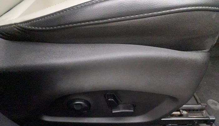 2019 Jeep Compass LIMITED PLUS PETROL AT, Petrol, Automatic, 51,488 km, Driver Side Adjustment Panel
