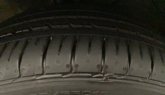 2017 Maruti Baleno ZETA CVT PETROL 1.2, Petrol, Automatic, 77,650 km, Right Front Tyre Tread