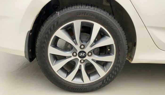 2016 Hyundai Verna FLUIDIC 4S 1.6 VTVT SX, Petrol, Manual, 1,04,996 km, Right Rear Wheel