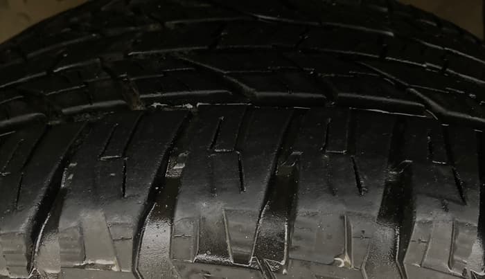 2013 Toyota Fortuner 3.0 4X2 AT, Diesel, Automatic, 1,25,493 km, Left Front Tyre Tread